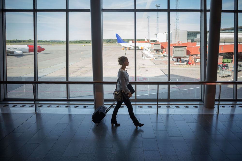 Person är på Arlanda airport